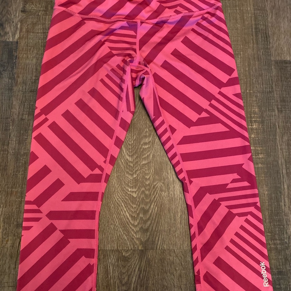 NWOT. Size Small. Reebok women’s workout crop